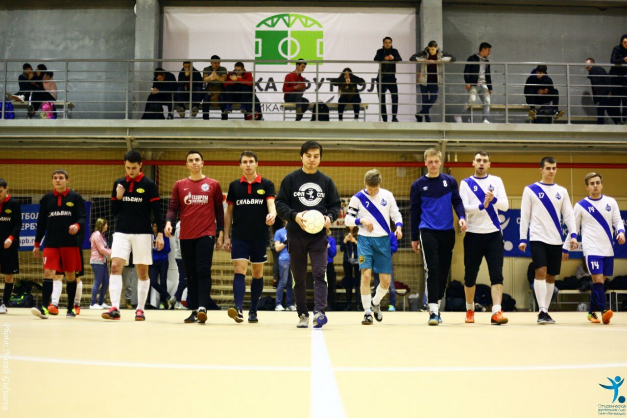 Арендовать Фабрика футбола Спортивная площадка с наливным покрытием