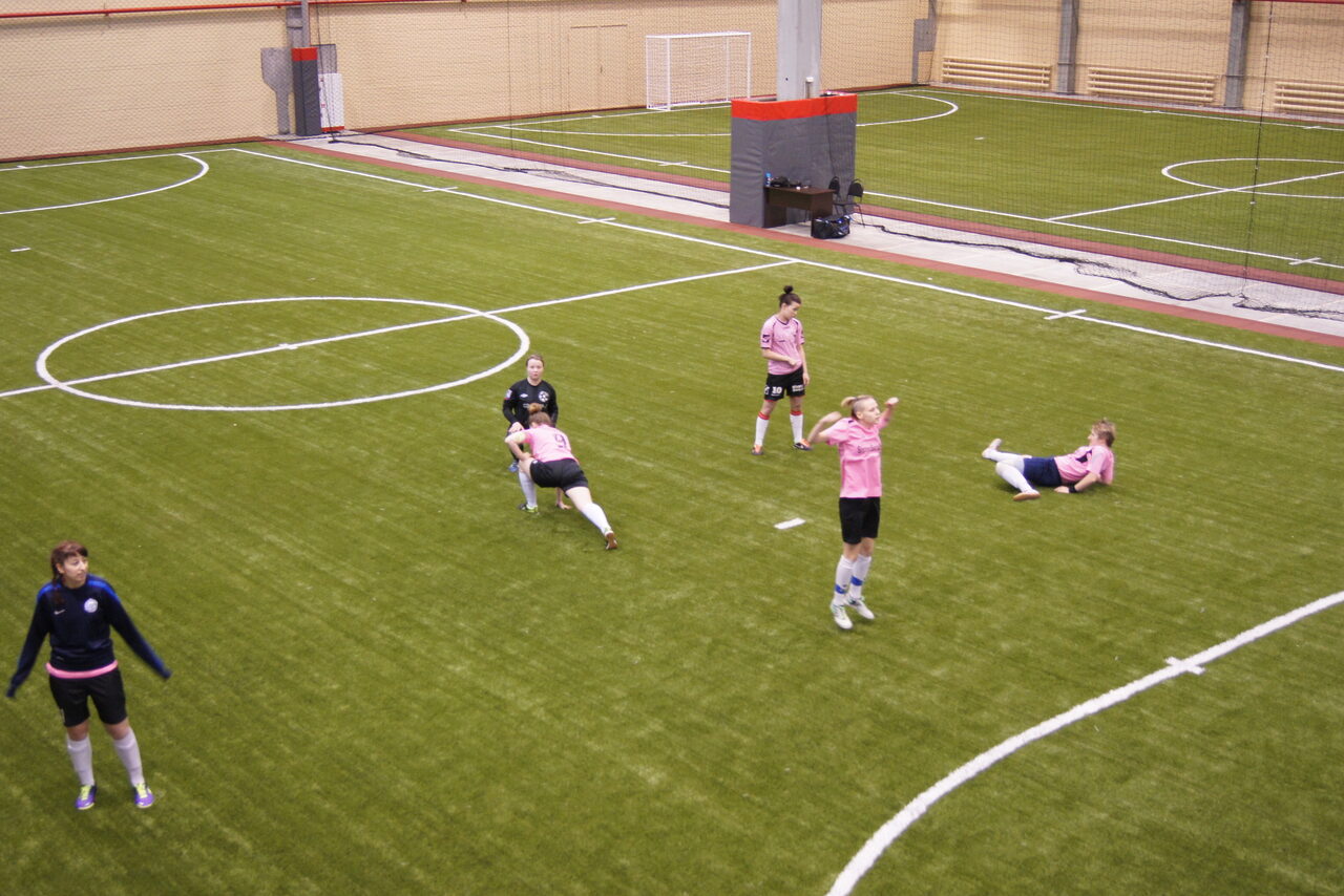 Арендовать Фабрика футбола Спортивная площадка с искусственной травой