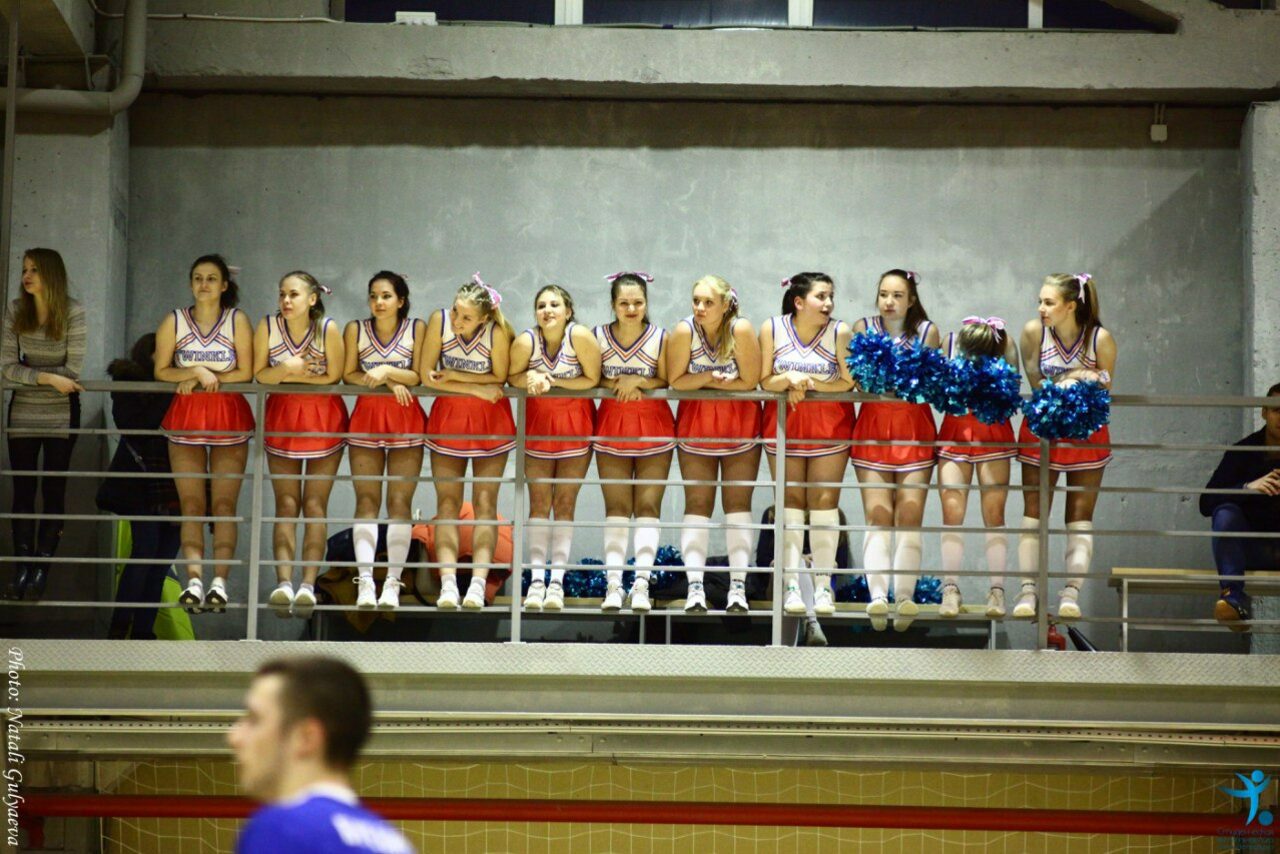 Арендовать Фабрика футбола Спортивная площадка с искусственной травой