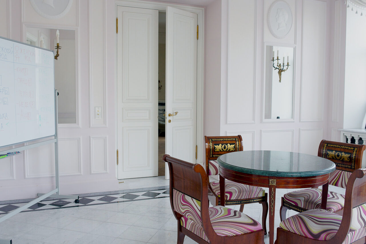 Арендовать My Language Space Розовая аудитория в историческом центре