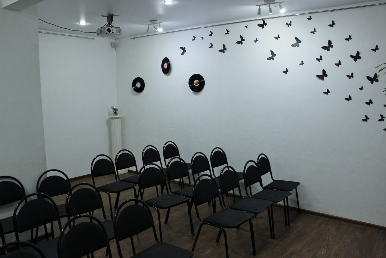 Арендовать Светлый тренинг-лофт с пианино