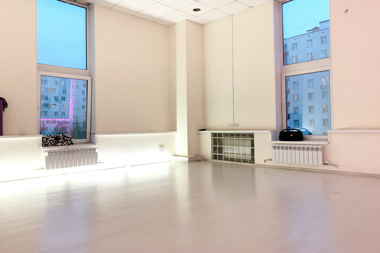 Арендовать In Dancing Танцевальный зал с зеркалами