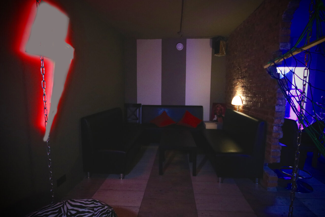 Арендовать Tesla Lounge Кальянная с квестами