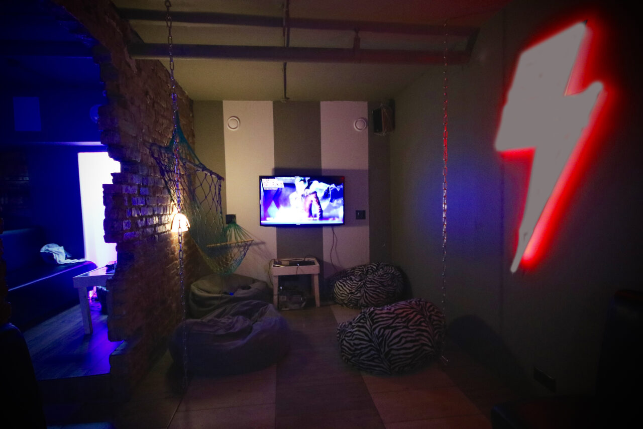 Арендовать Tesla Lounge Кальянная с квестами