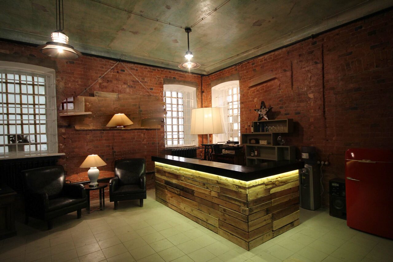 Арендовать Стильный лофт со сценой и звуком