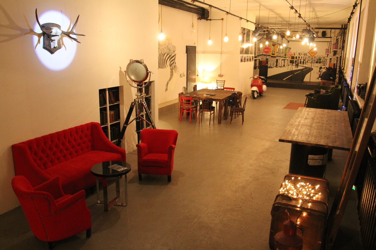 Арендовать Стильный лофт со сценой и звуком