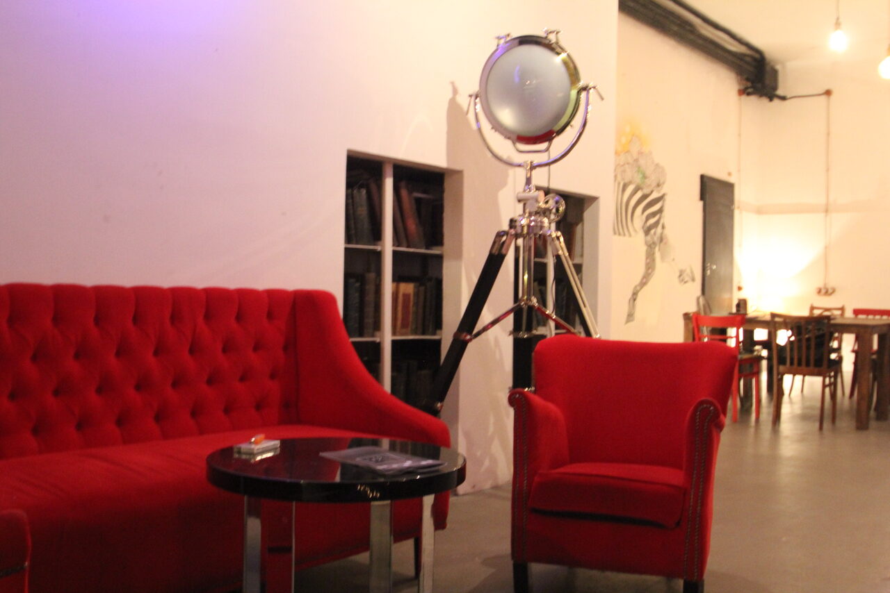 Арендовать Стильный лофт со сценой и звуком