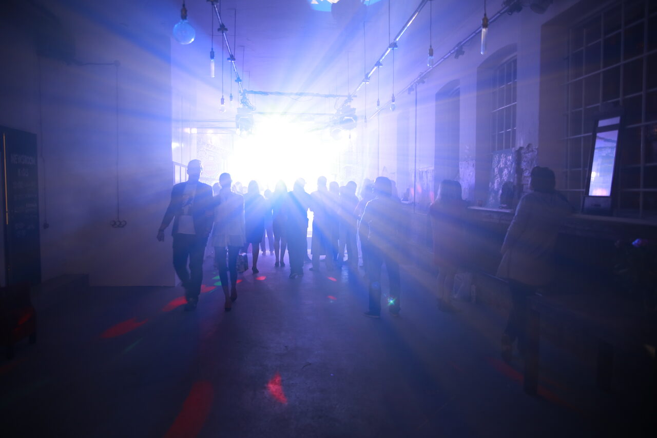 Арендовать Стильный лофт со сценой и звуком