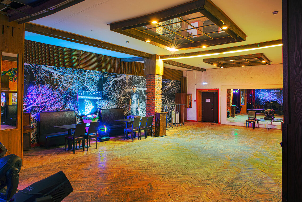 Арендовать Лофт со сценой 