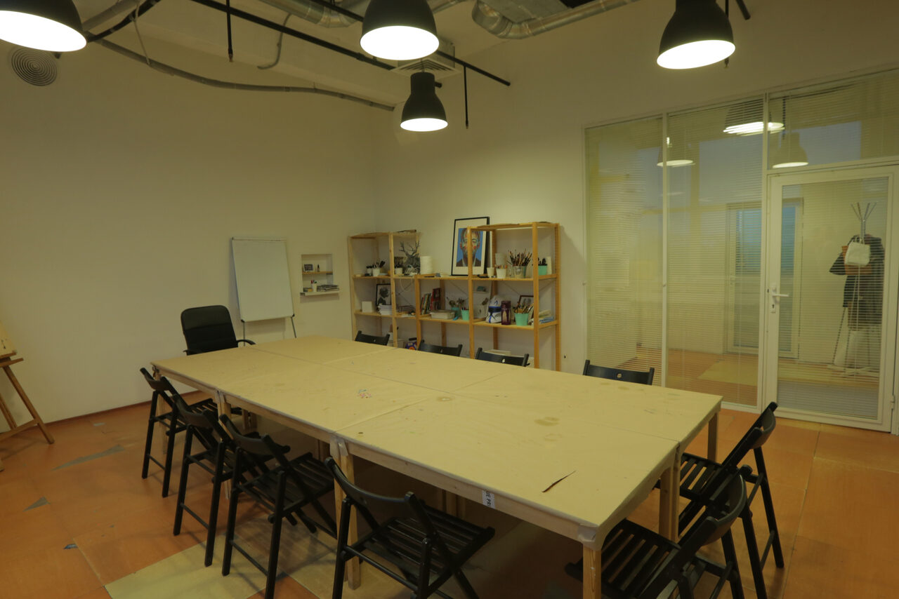 Арендовать Пространство с большим столом