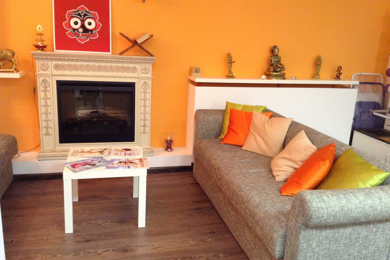 Арендовать Йога-центр доктора Рави Баджаранг Зал с мансардными окнами