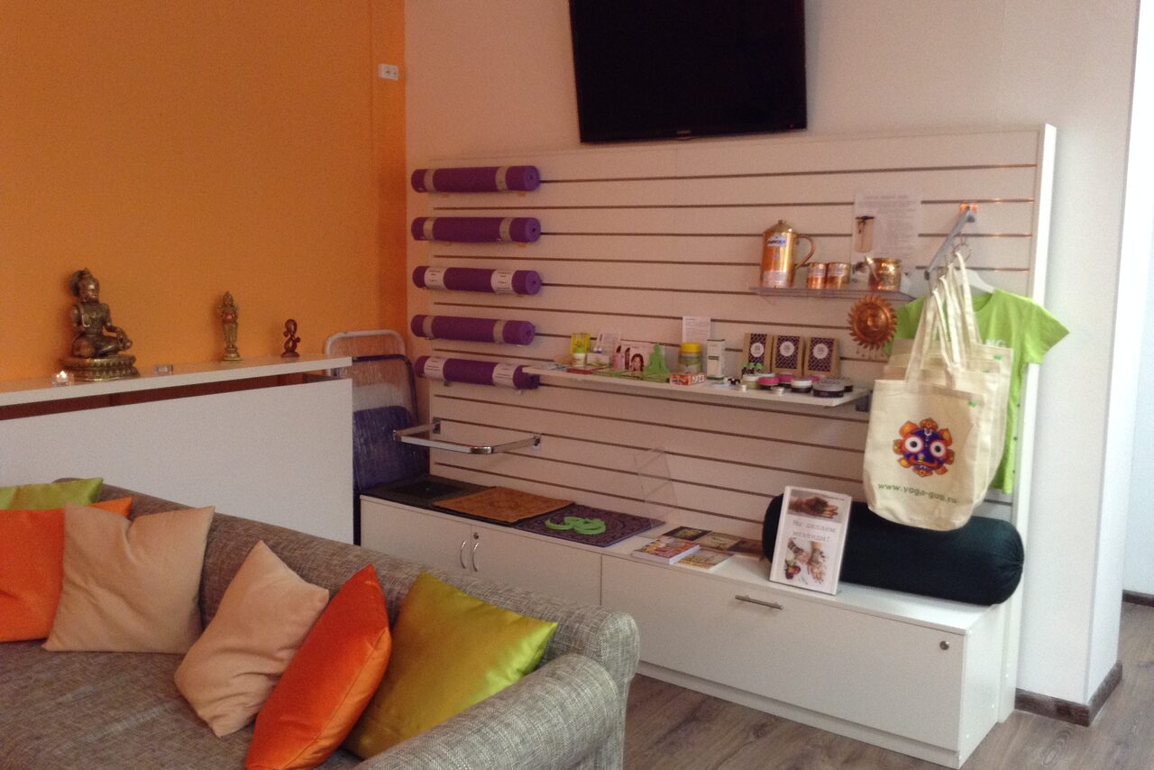 Арендовать Йога-центр доктора Рави Баджаранг Зал с мансардными окнами