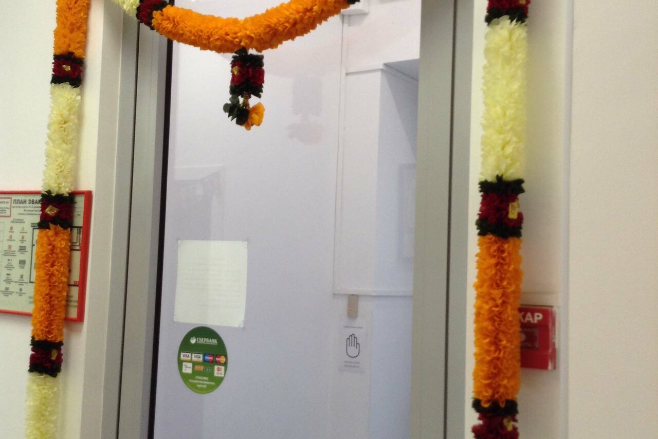 Арендовать Йога-центр доктора Рави Баджаранг Зал с мансардными окнами