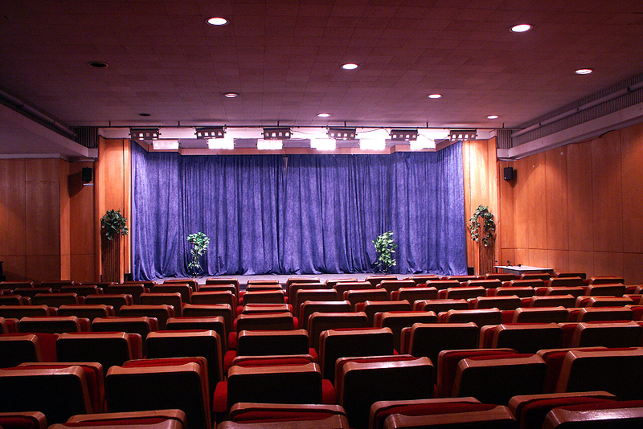 Арендовать Ленинградский Дворец Молодежи