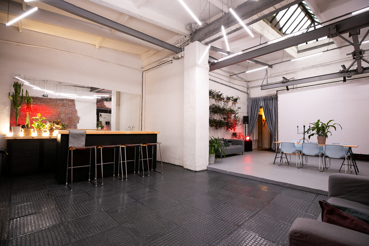 Арендовать Otherside. Лофт со стеклянным куполом 