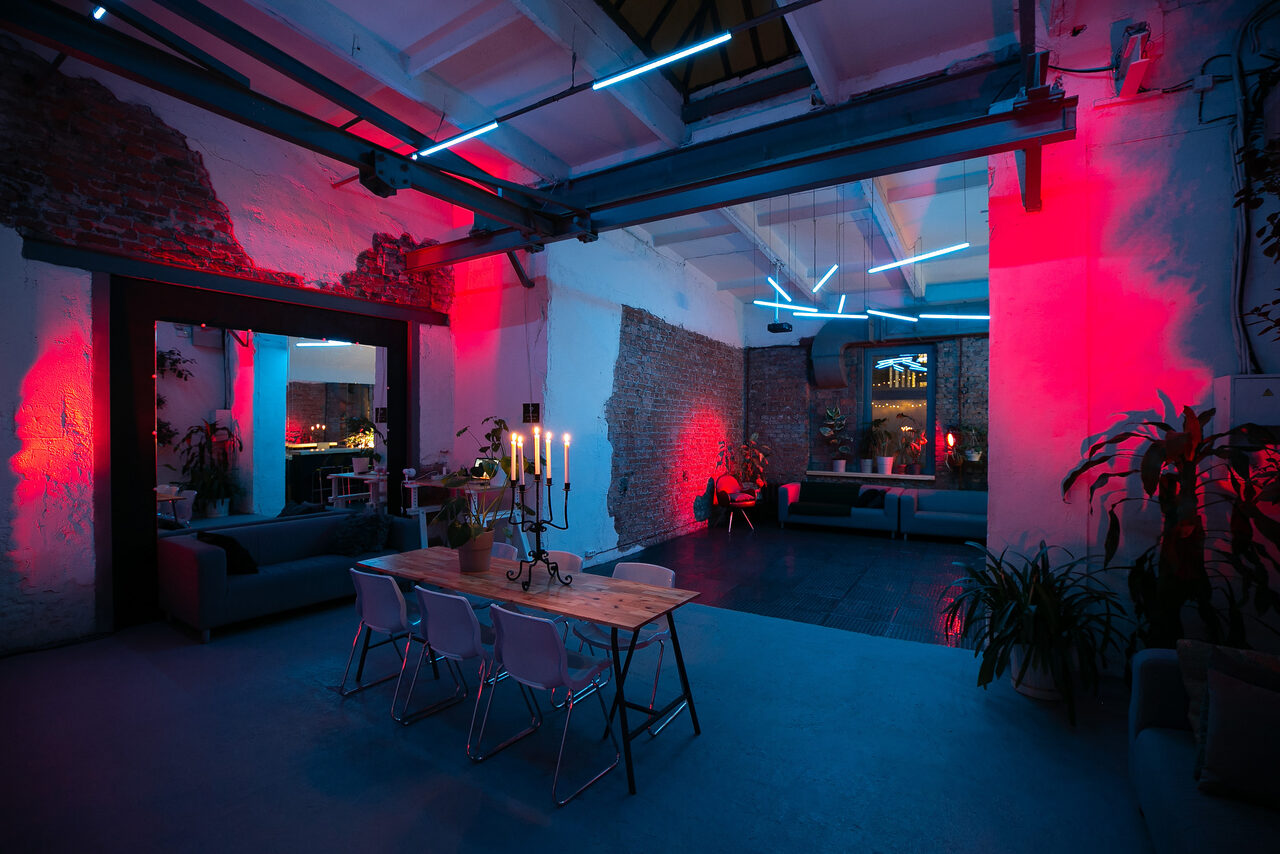 Арендовать Otherside. Лофт со стеклянным куполом 