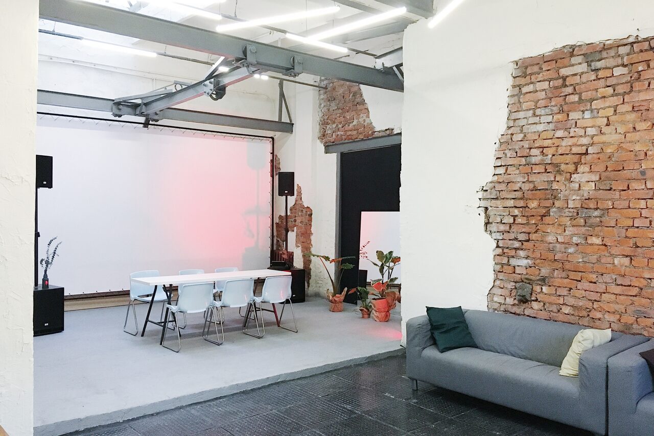 Арендовать Otherside. Лофт со стеклянным куполом 