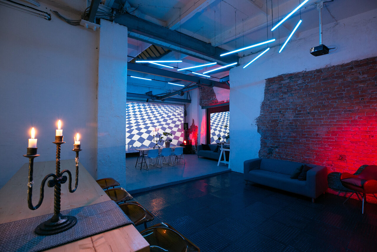 Арендовать Otherside. Лофт со стеклянным куполом 