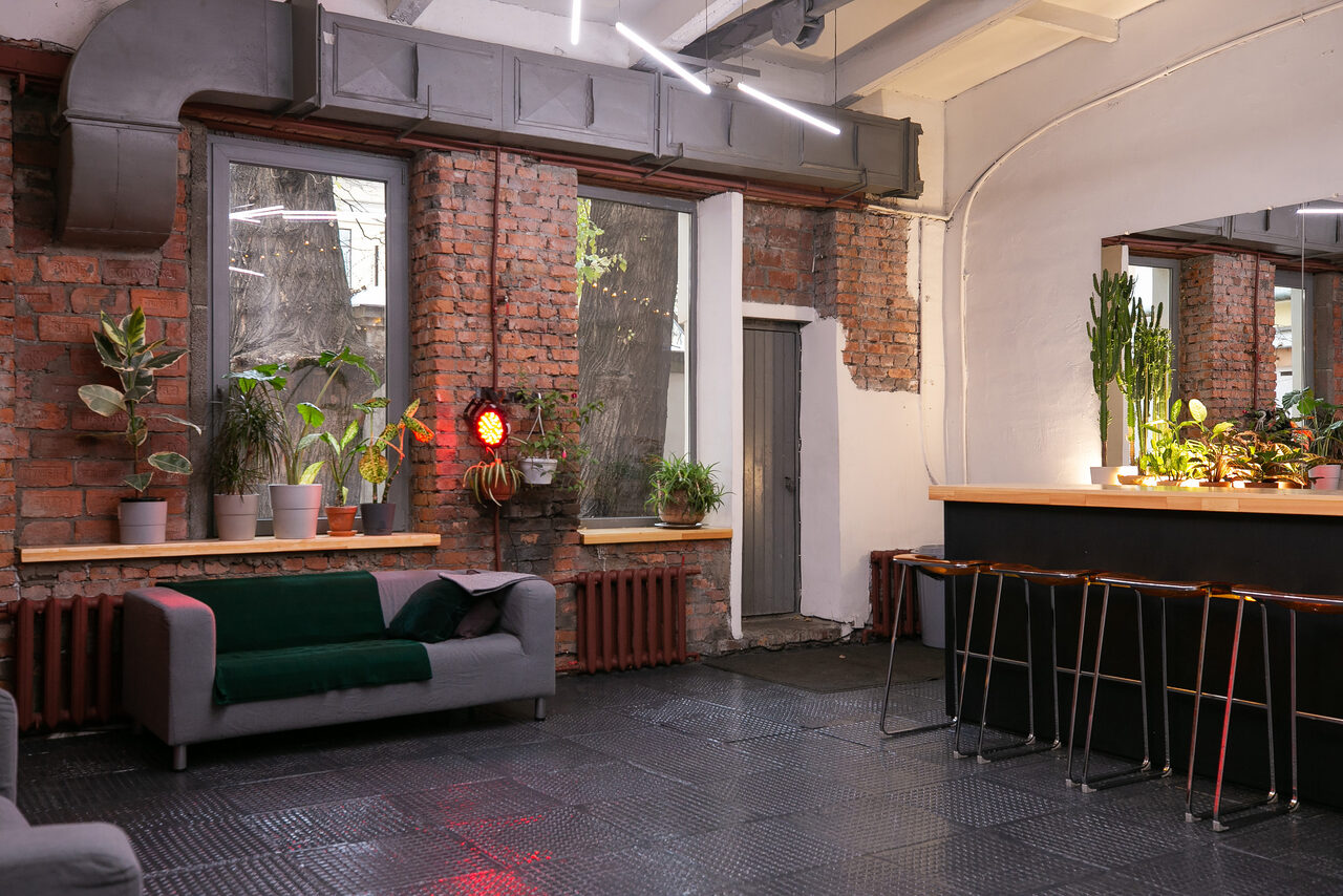 Арендовать Otherside. Лофт со стеклянным куполом 