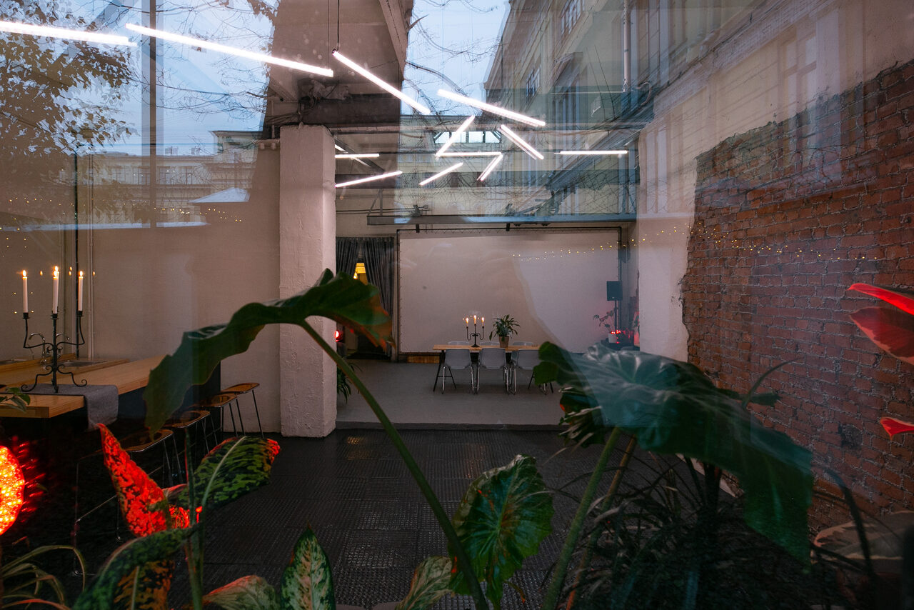 Арендовать Otherside. Лофт со стеклянным куполом 