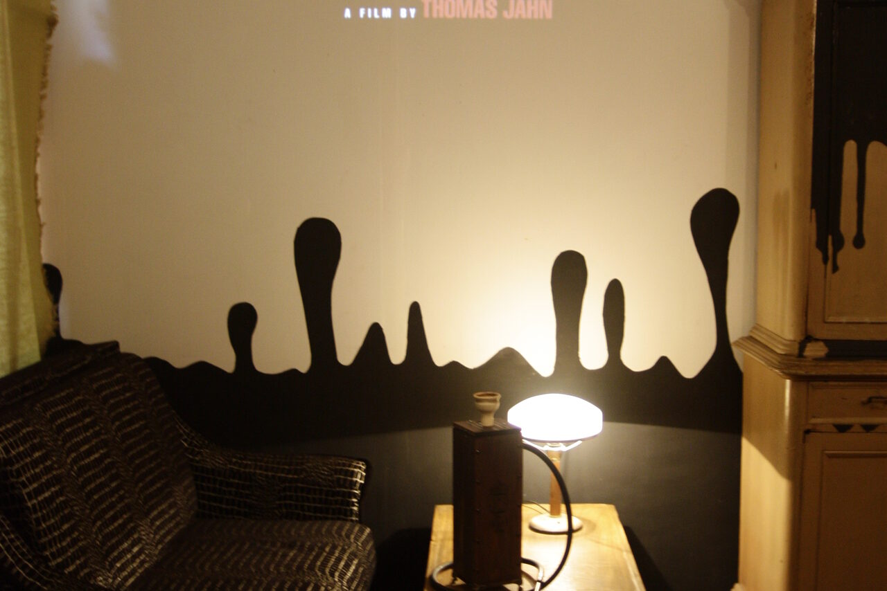 Арендовать Небольшая уютная площадка с кальянами