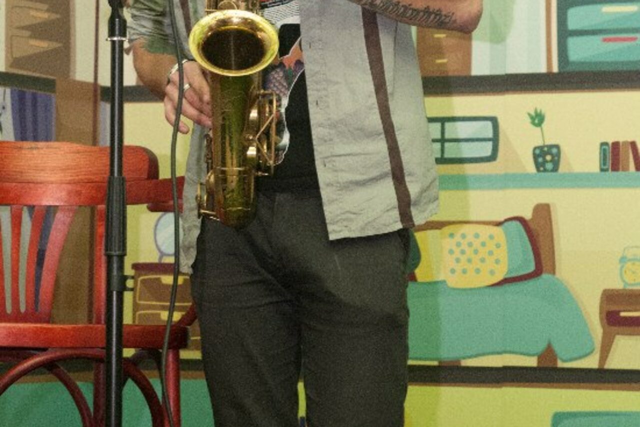 Арендовать Зал со сценой в анти-кафе