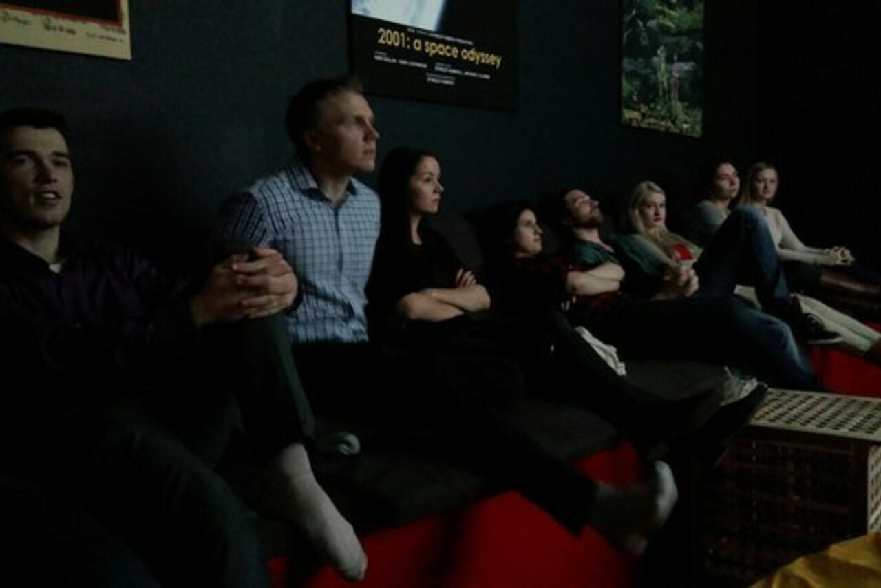 Арендовать Кинокомната в анти-кафе