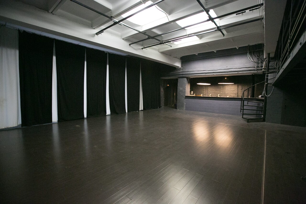 Арендовать Мослабиринт и Железяки Зал с приглушенным освещением