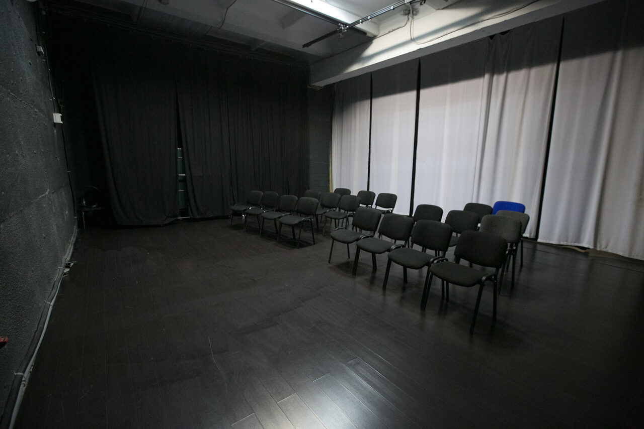 Арендовать Мослабиринт и Железяки Зал с приглушенным освещением