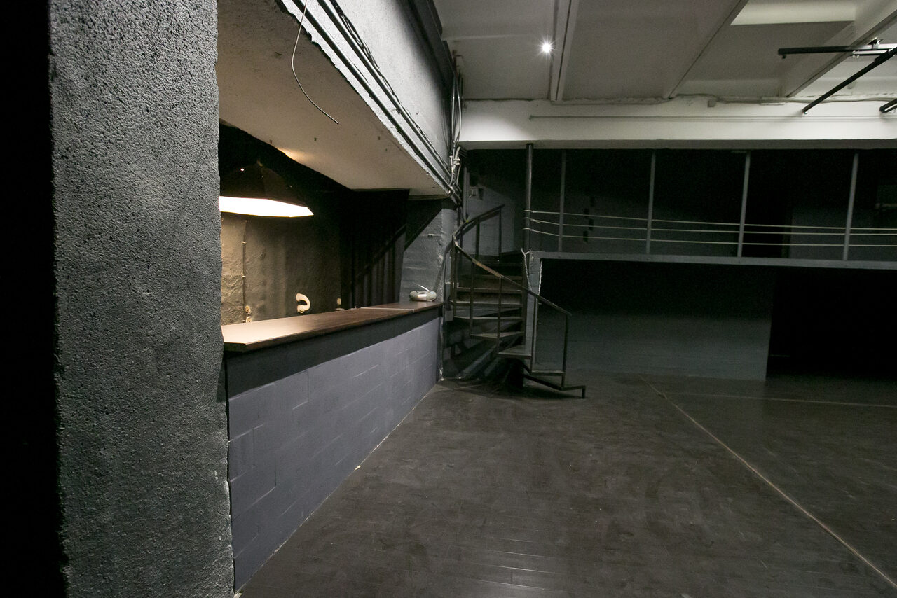 Арендовать Мослабиринт и Железяки Зал с приглушенным освещением