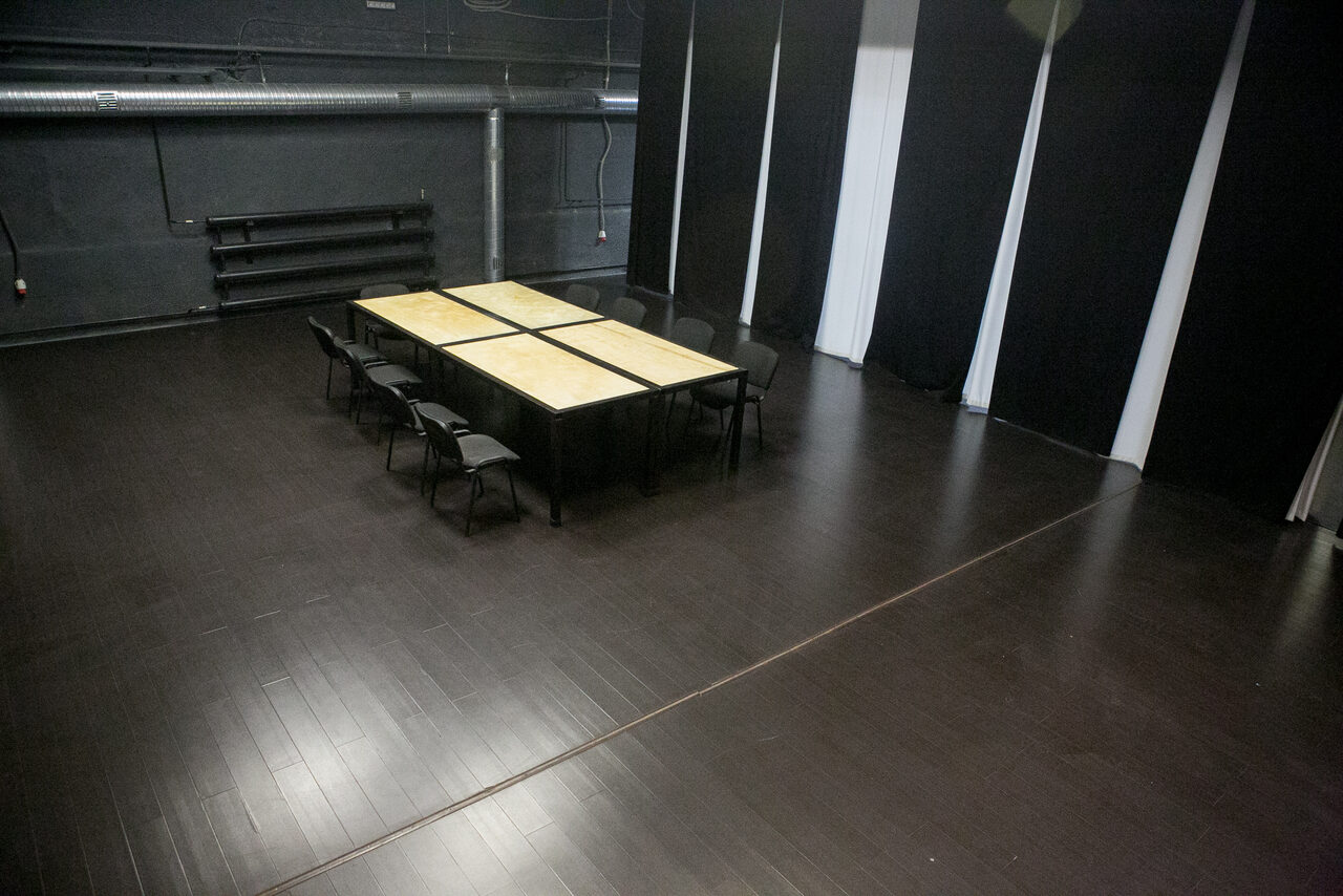 Арендовать Мослабиринт и Железяки Зал с приглушенным освещением