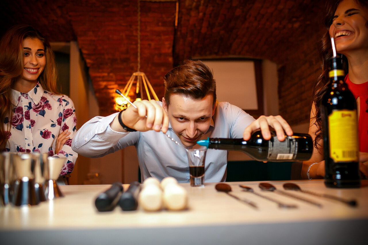 Арендовать Loft with stage and bar