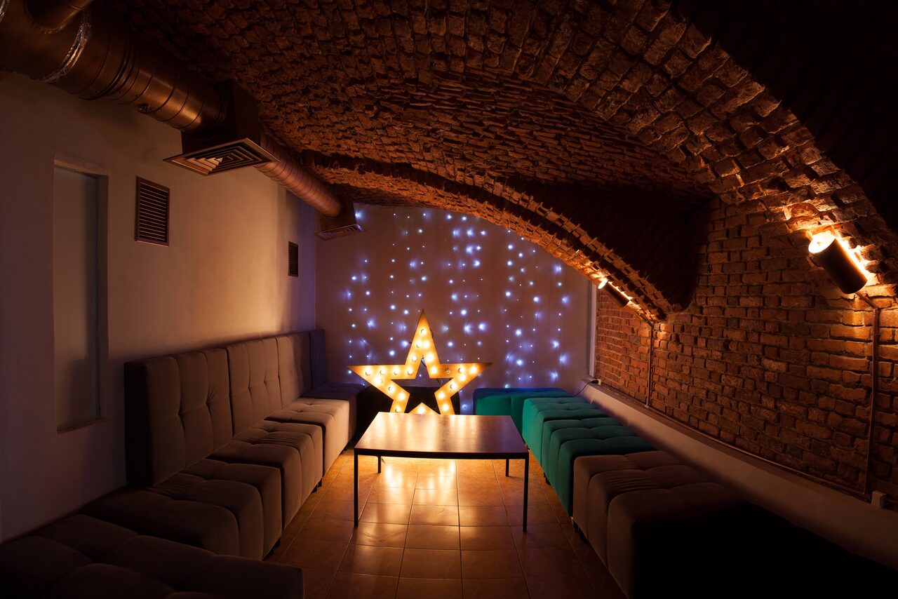 Арендовать Loft with stage and bar