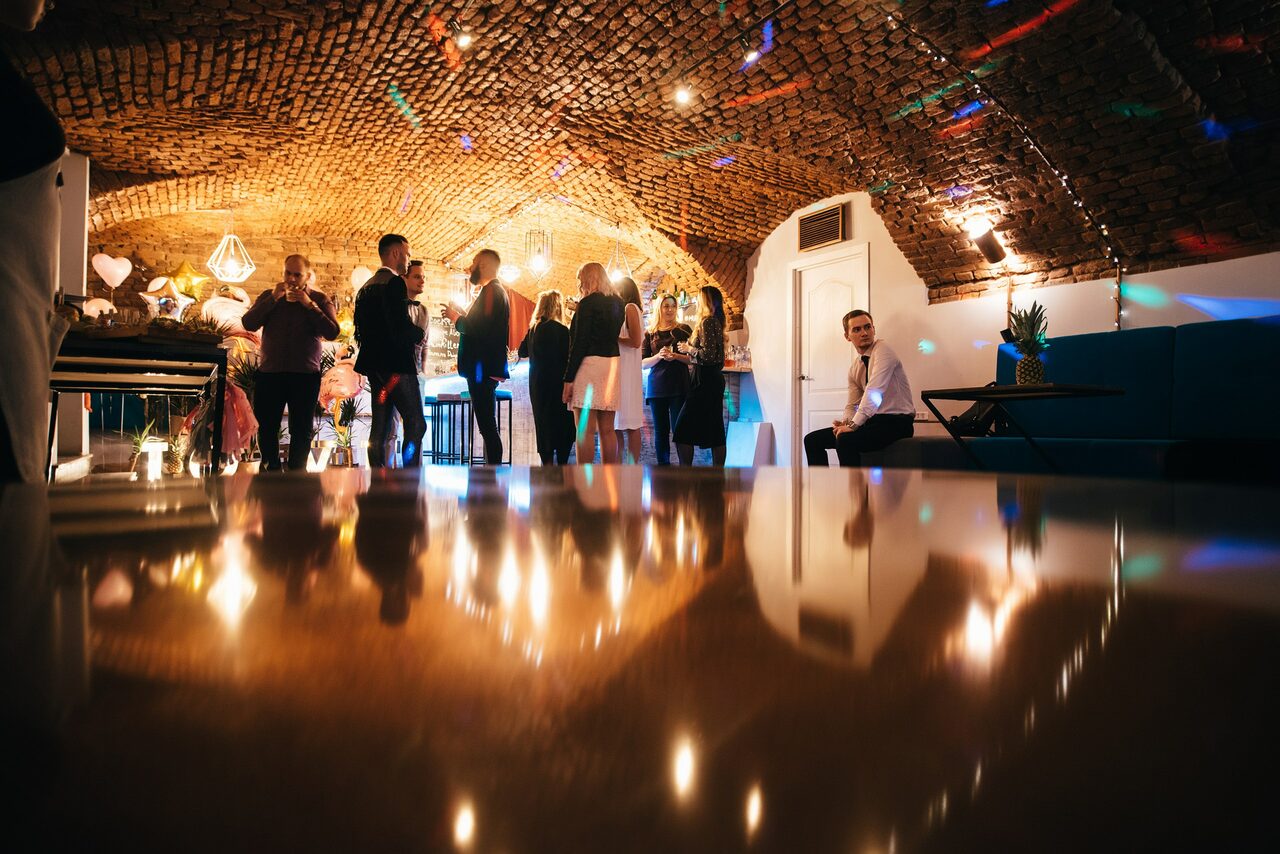 Арендовать Loft with stage and bar