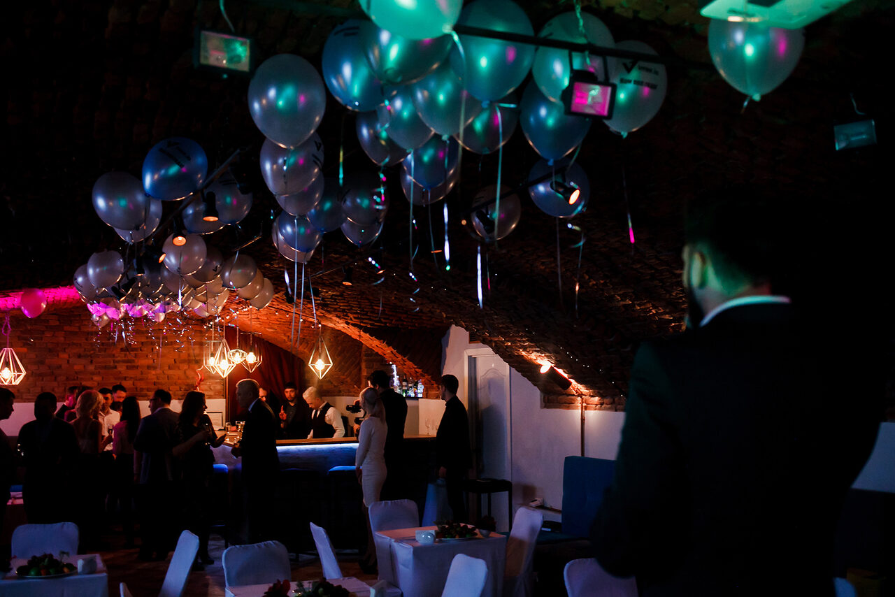 Арендовать Loft with stage and bar