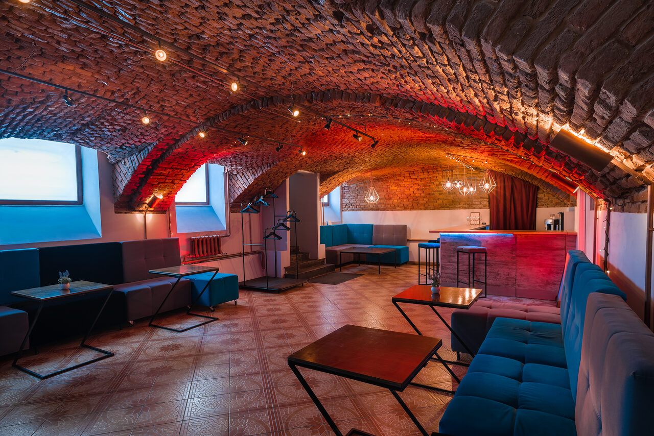 Арендовать Loft with stage and bar