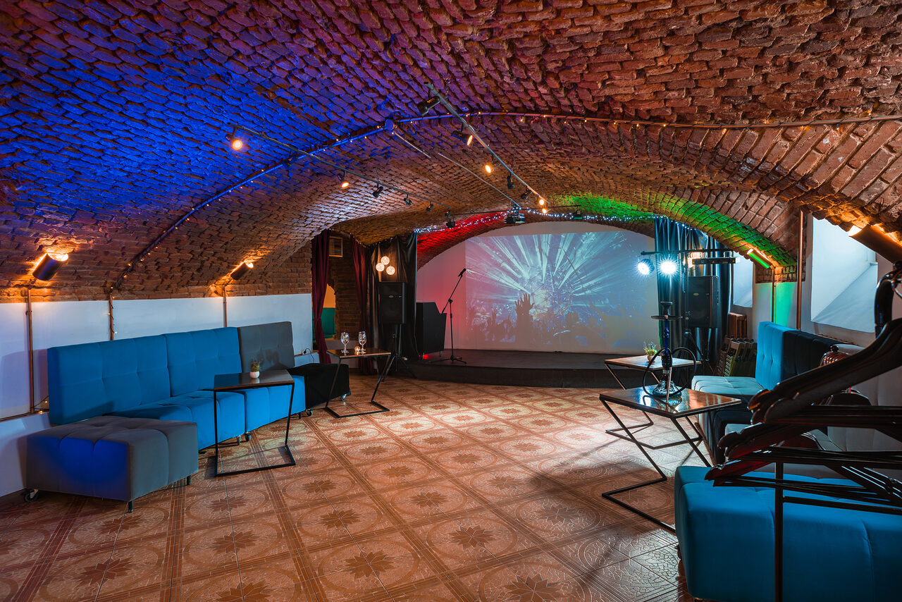 Арендовать Loft with stage and bar