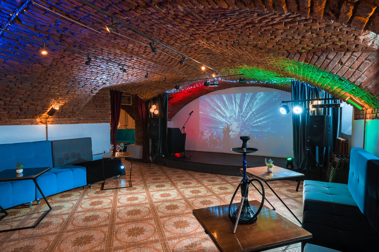 Арендовать Loft with stage and bar