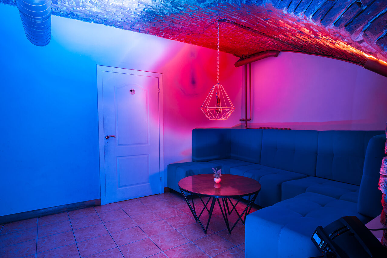 Арендовать Loft with stage and bar