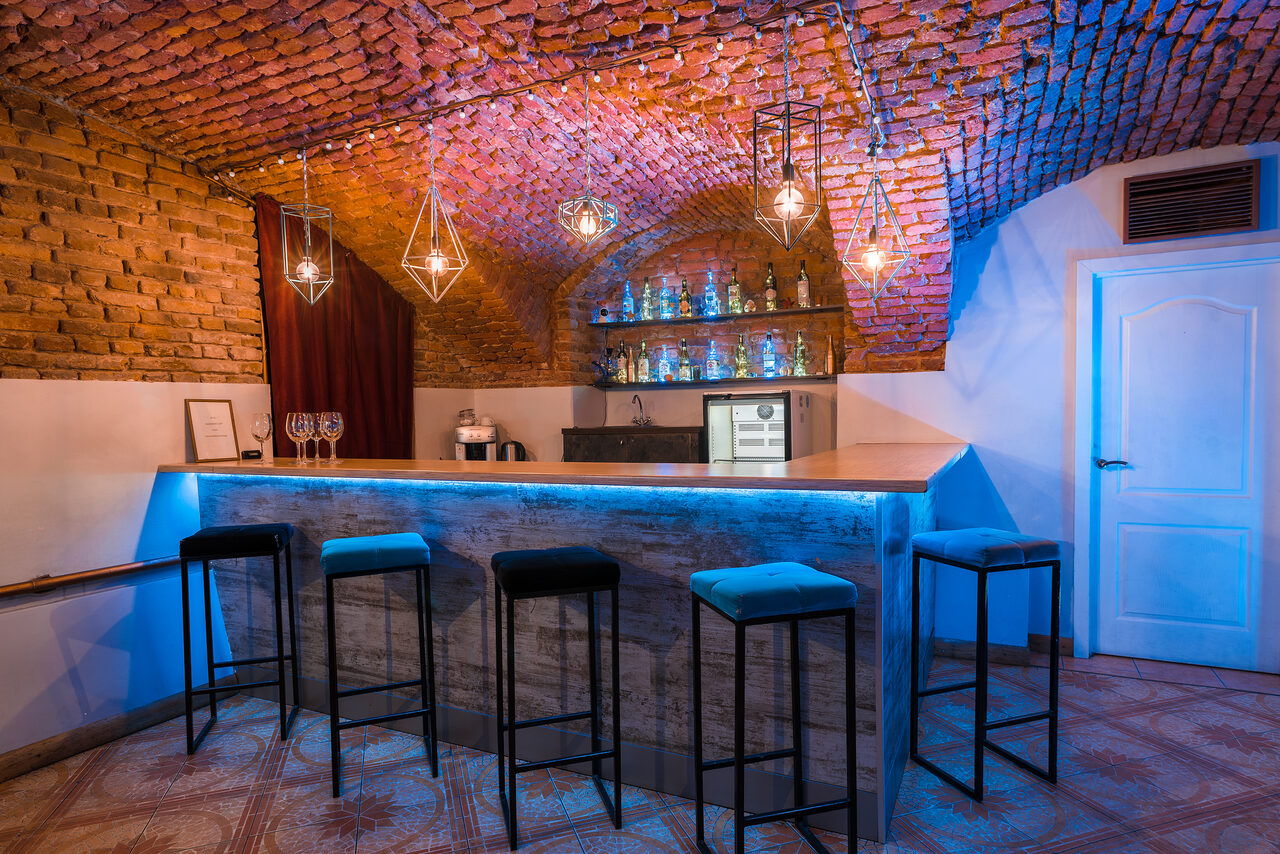 Арендовать Loft with stage and bar