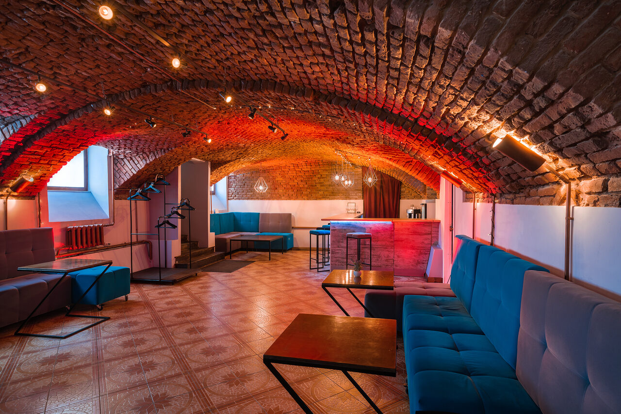 Арендовать Loft with stage and bar