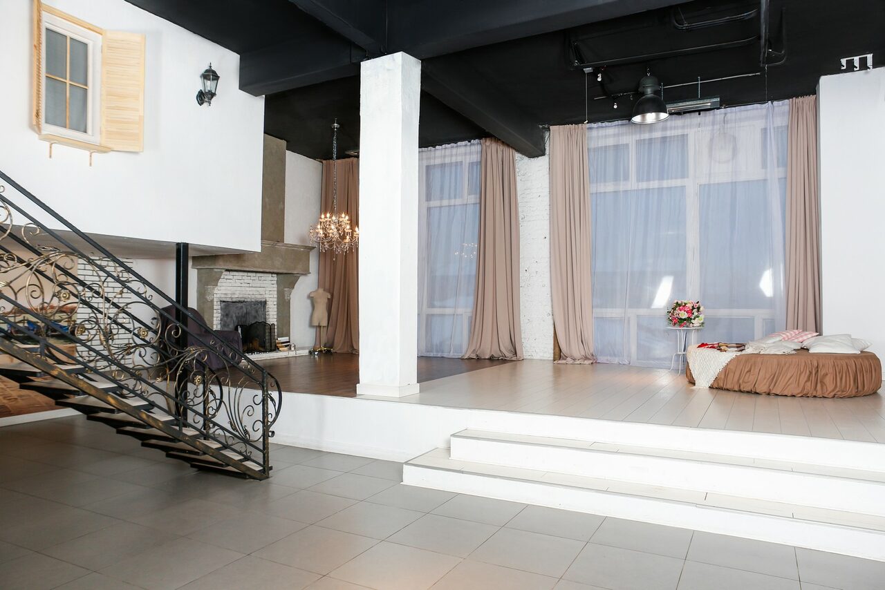 Арендовать WhitePlace. Лофт-студия с подиумом