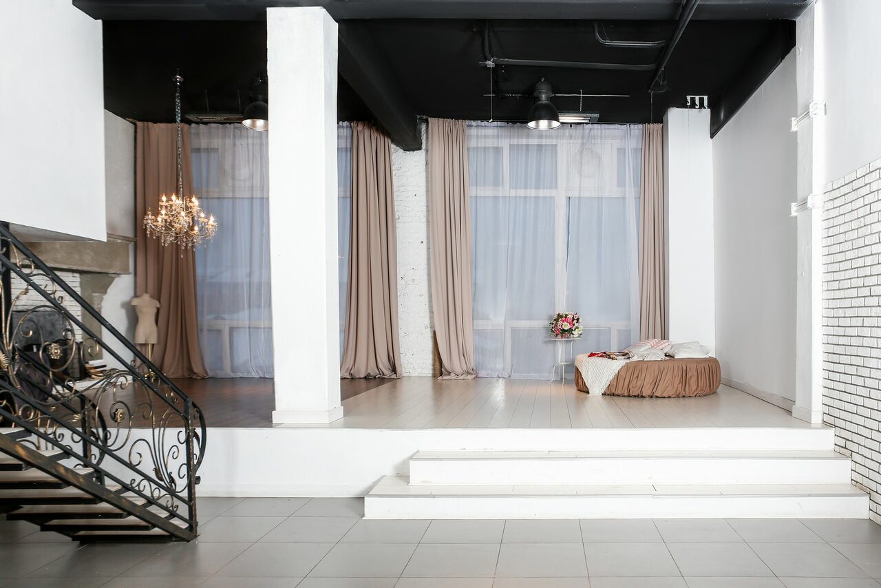 Арендовать WhitePlace. Лофт-студия с подиумом