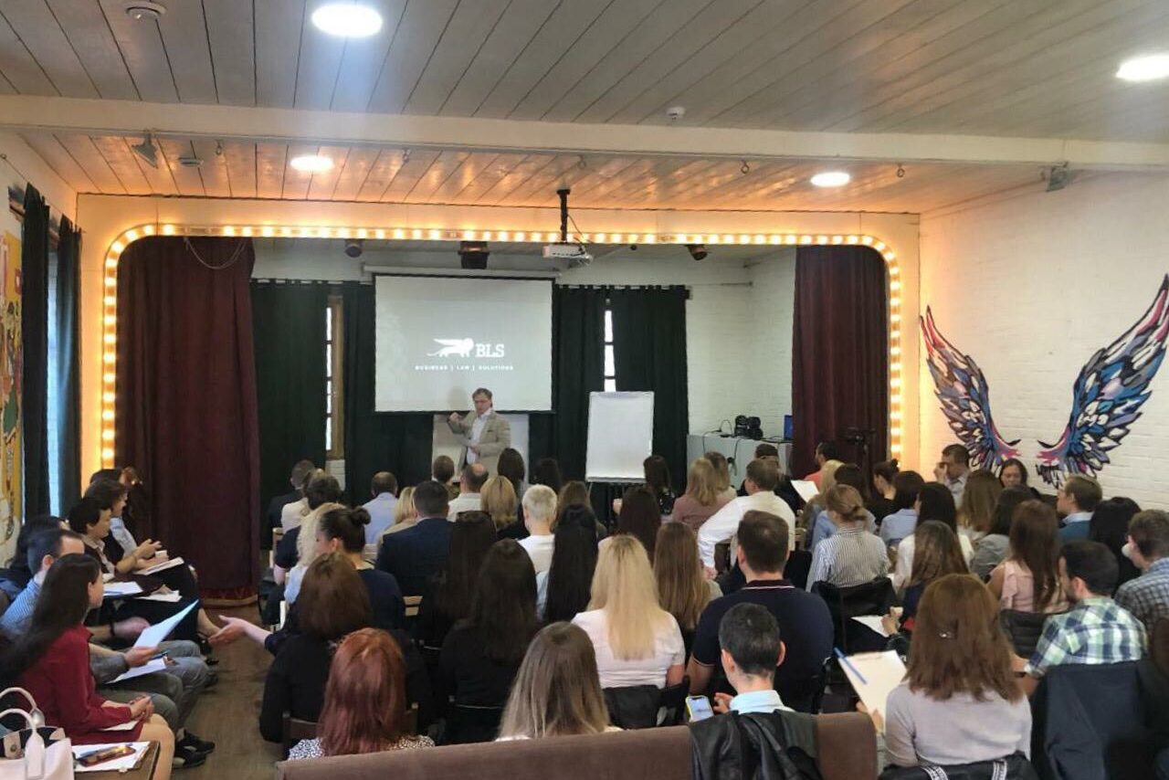 Арендовать SOULFULLOFT Лофт с белыми стенами