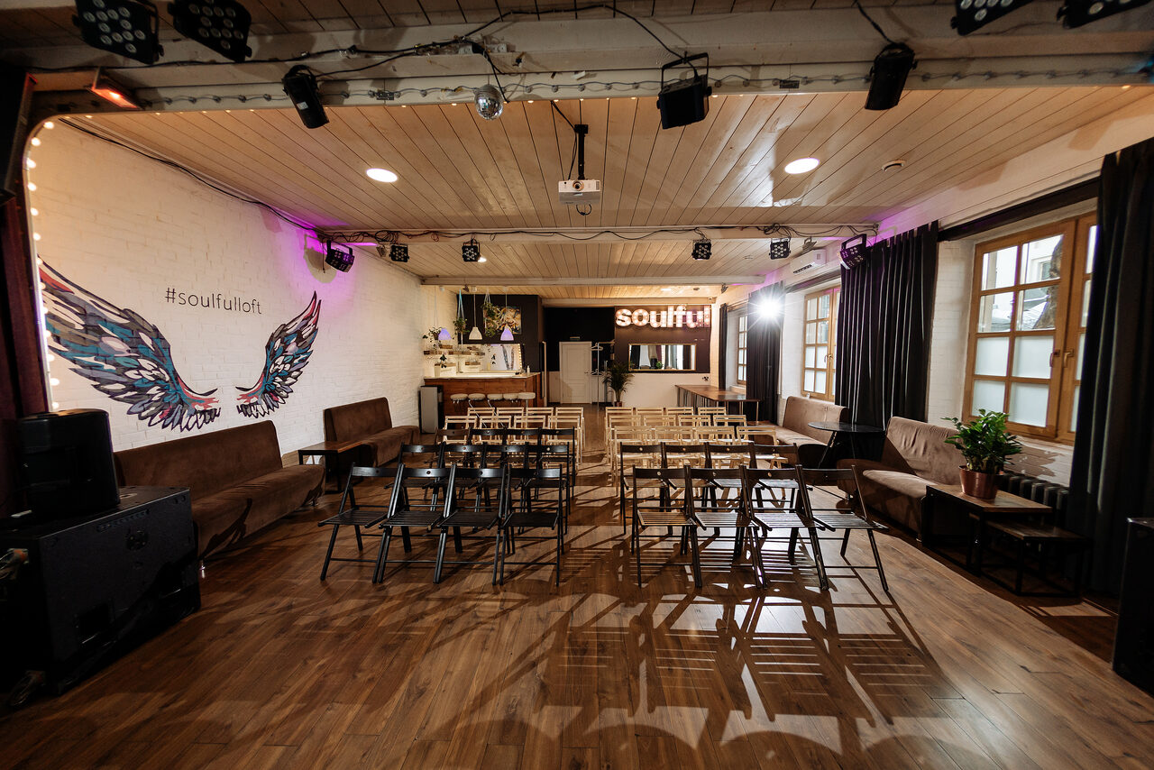 Арендовать SOULFULLOFT Лофт с белыми стенами