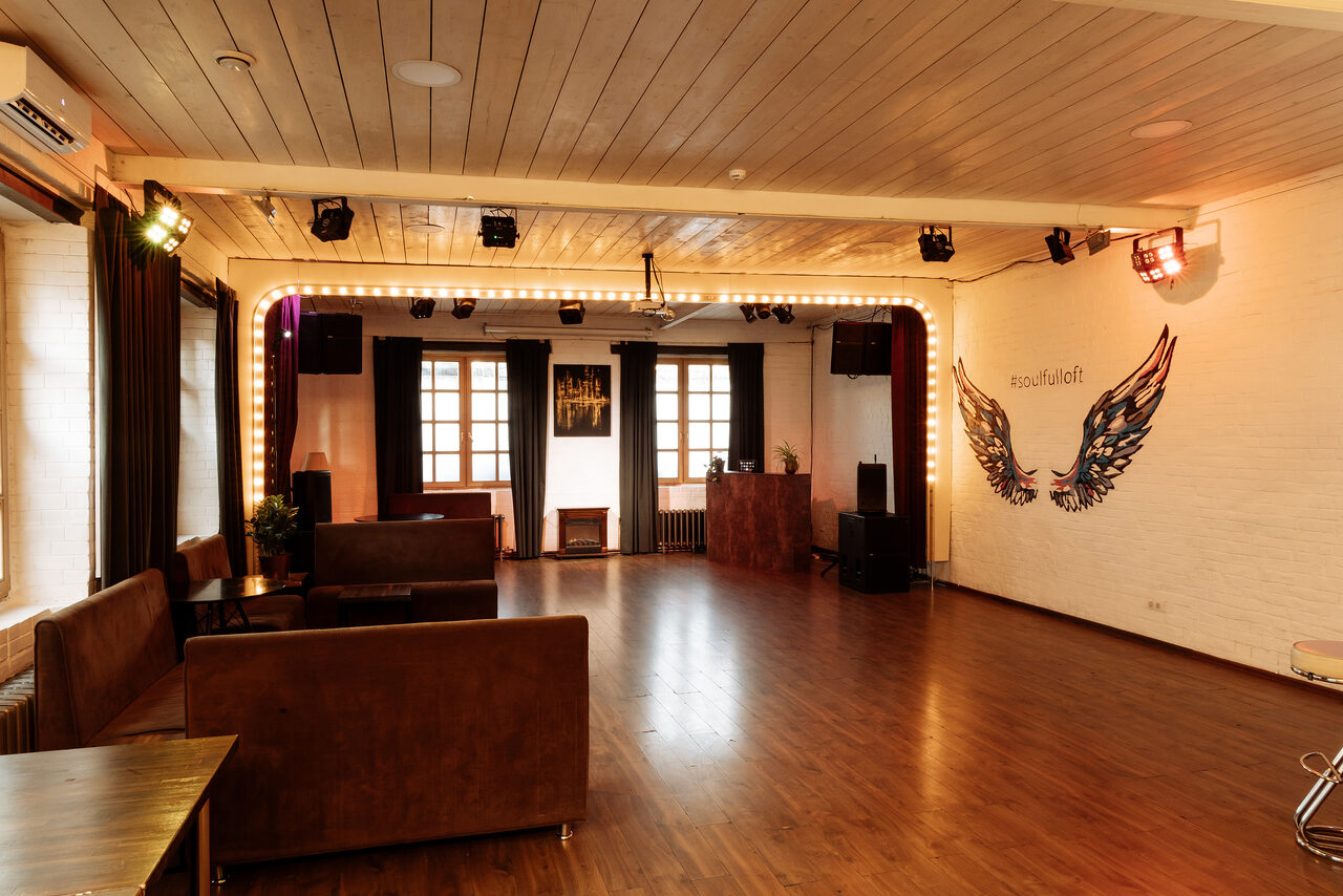 Арендовать SOULFULLOFT Лофт с белыми стенами