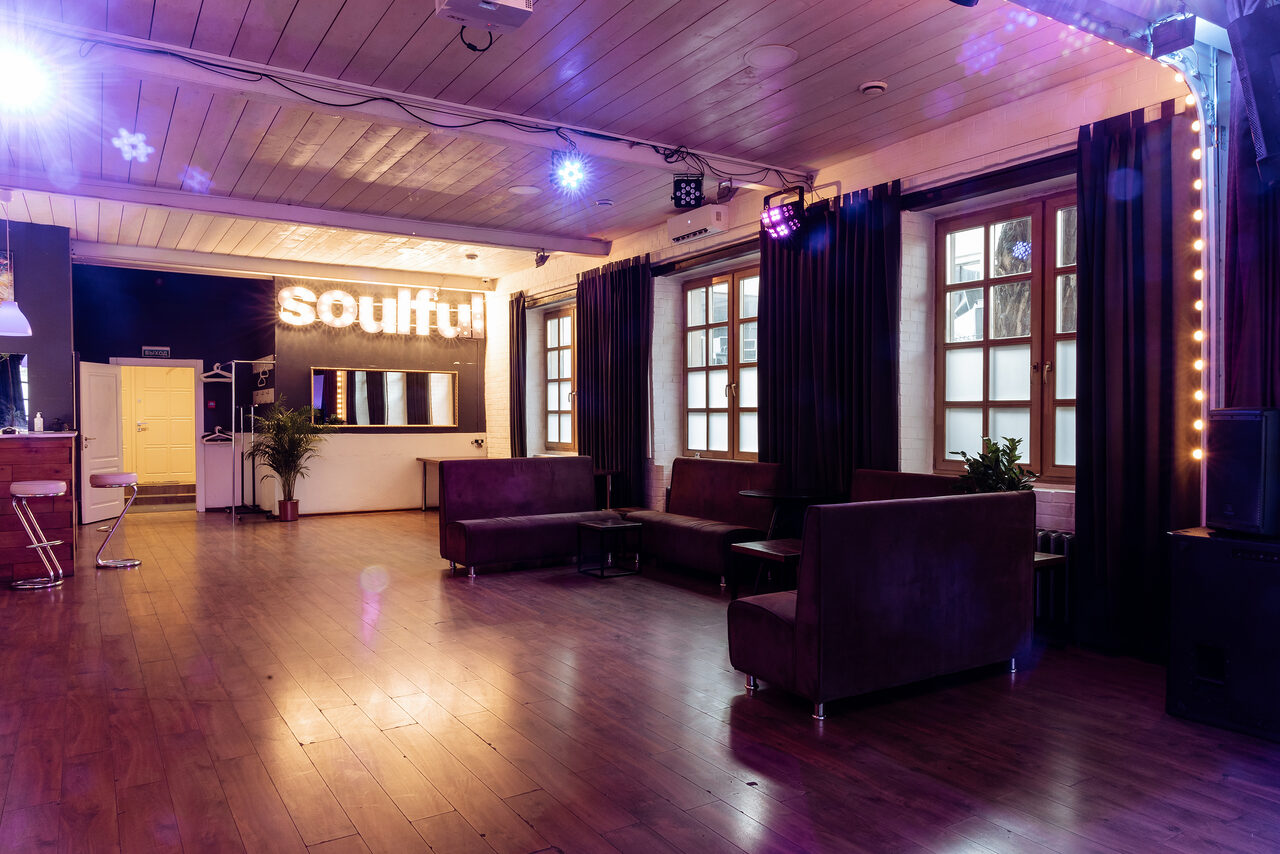 Арендовать SOULFULLOFT Лофт с белыми стенами