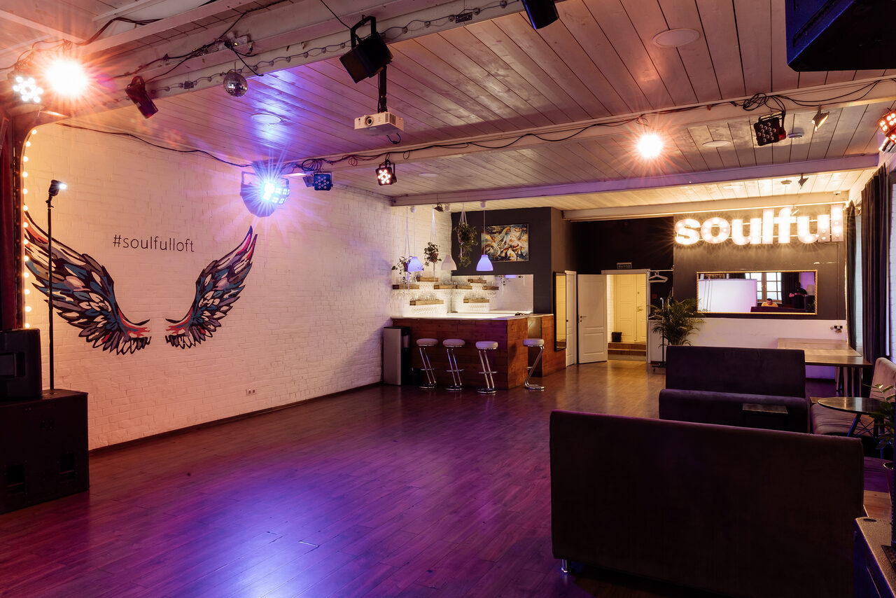Арендовать SOULFULLOFT Лофт с белыми стенами