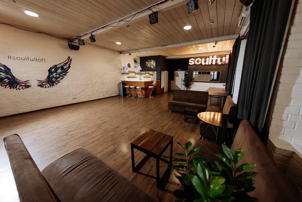 Арендовать SOULFULLOFT Лофт с белыми стенами