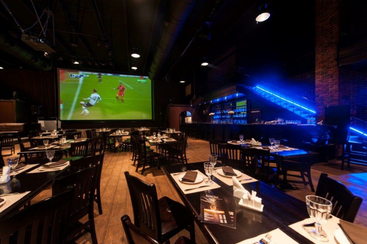 Арендовать Ресторан Арена Олимп Арт-пространство с высокими потолками